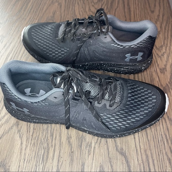 Men’s 9.5 Under Armour Charged Bandit Sneaker